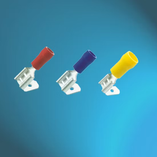 Terminali ad anello e a crimpare per connettori per cavi isolati.